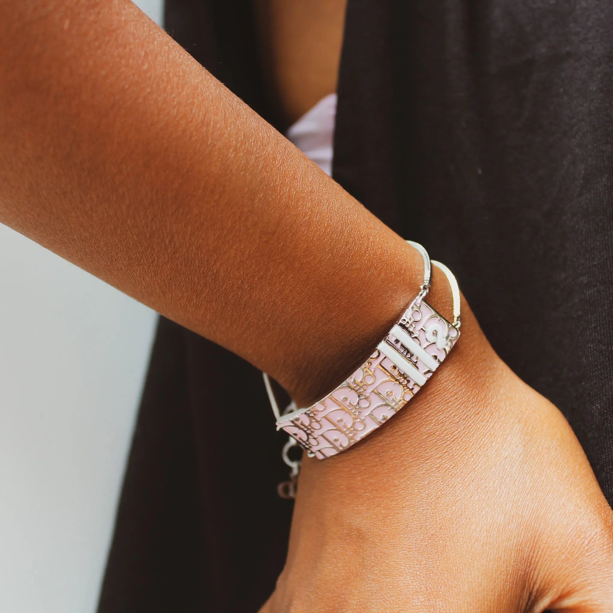 アクセサリー archive Christian Dior bracelet logo y2k Christian Dior Vintage Charm Bracelet Red Resin Logo Silver Y2K